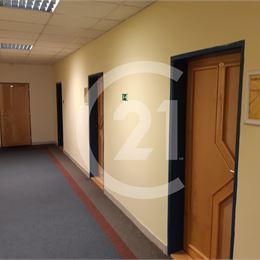 Väčšie kancelárske priestory na prenájom takmer v centre mesta Banská Bystrica