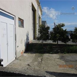 Na prenájom sklad prípadne garáž pre nákladne vozidla.