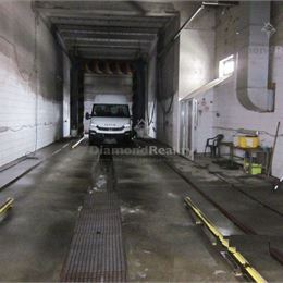 Na prenájom sklad prípadne garáž pre nákladne vozidla.