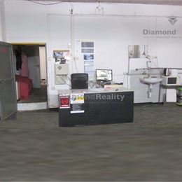 Na prenájom sklad prípadne garáž pre nákladne vozidla.