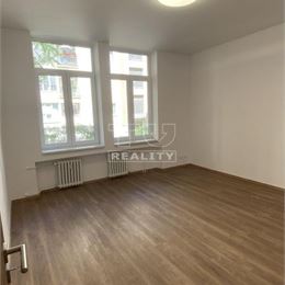 4-IZB. BYT, KOMPLETNÁ REKONŠTRUKCIA, STARÉ MESTO, 103 m2