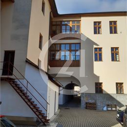 Slnečné kancelárske priestory priamo oproti Barbakánu, v centre Banskej Bystrice