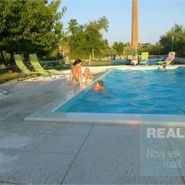 Ponúkame na predaj apartmánový dom, 10 m od mora, Nin-Zadar.