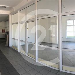 Na prenájom obchodný priestor blízko centra mesta Banská Bystrica na Námestí Ľ. Štúra 28