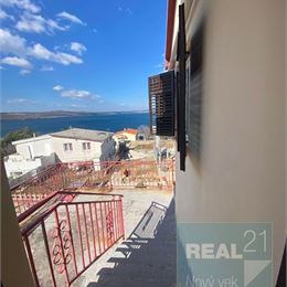 Ponúkame na predaj dom s výhľadom na more a veľkým dvorom, Novigrad - Zadar,