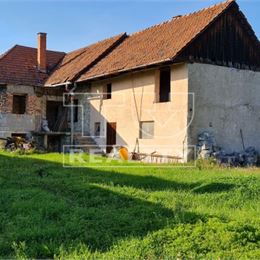 TUreality ponúka na predaj rodinný dom v obci Lutila 5 minút od okresného mesta Žiar nad Hronom, 713 m2