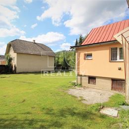 RODINNÝ DOM NA POZEMKU O CELKOVEJ VÝMERE 1677 m2 v obci Terchová (Biely Potok), okres Žilina