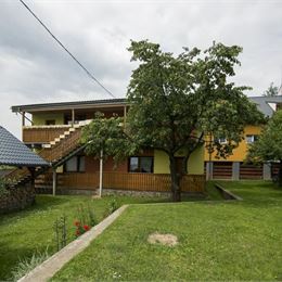 Obytný súbor s 20 bytmi a rodinným domom.