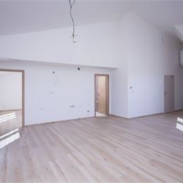 Exkluzívne: Dvojpodlažný 3 – izbový apartmán na Kubínskej holi