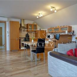  2-izbový, priestranný BYT v HISTORICKOM CENTRE mesta PEZINOK, (66 m2)