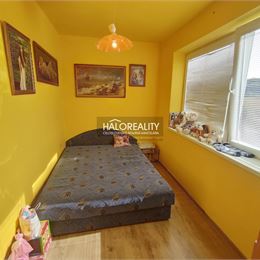 Predaj, trojizbový byt Šurice - ZNÍŽENÁ CENA - EXKLUZÍVNE HALO REALITY