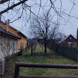Na predaj pozemok na výstavbu viničného domu alebo na bývanie
