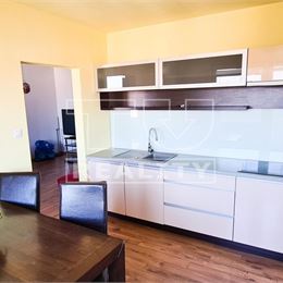 Veľkometrážny kompletne prerobený 4 byt na Novomeského ul.- NITRA, s krásnym výhľadom a výmerou 100 m2
