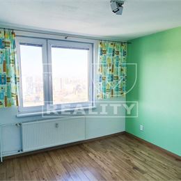 Veľkometrážny kompletne prerobený 4 byt na Novomeského ul.- NITRA, s krásnym výhľadom a výmerou 100 m2