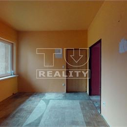 Na predaj slnečný trojizbový byt /83m2/ v centre Lučenca.