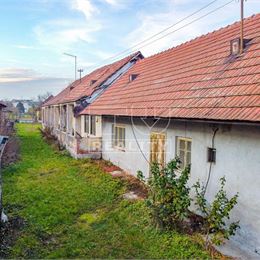 Na predaj starší dom na krásnom pozemku JELŠOVCE okr. Nitra 1370 m2.