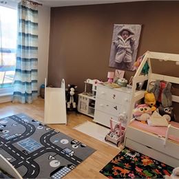 Znížená cena veľký slnečný 3 izbový byt s balkonom Banská Bystrica -Radvaň