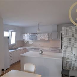Dom s 4 bytmi – Bibinje, 272m2