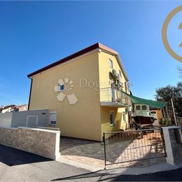 Apartmánový dom 100m od mora! – Bilice, Šibenik – Okolica, 306m2