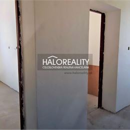 Predaj, rodinný dom Komjatice, rozostavaná stavba - ZNÍŽENÁ CENA - EXKLUZÍVNE HALO REALITY