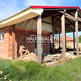 Predaj, rodinný dom Komjatice, rozostavaná stavba - ZNÍŽENÁ CENA - EXKLUZÍVNE HALO REALITY
