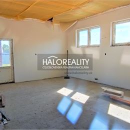 Predaj, rodinný dom Komjatice, rozostavaná stavba - ZNÍŽENÁ CENA - EXKLUZÍVNE HALO REALITY