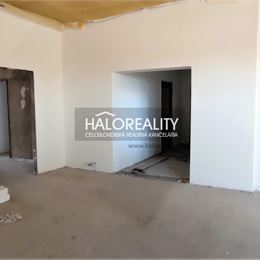 Predaj, rodinný dom Komjatice, rozostavaná stavba - ZNÍŽENÁ CENA - EXKLUZÍVNE HALO REALITY