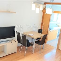 Krásný apartmán 50m od pláže – Pješčana Uvala, 75m2