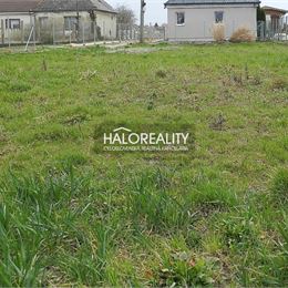 Predaj, pozemok pre rodinný dom 454m² Baka
