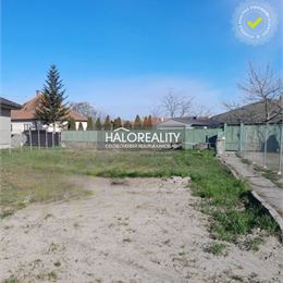 Predaj, pozemok pre rodinný dom 454m² Baka