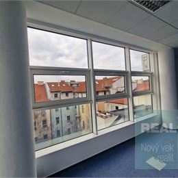 Exkluzívne u nás. Ponúkame na prenájom moderné nadštandardné administratívne priestory na Dobrovičovej ulici