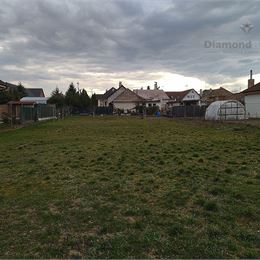 Na predaj veľký stavebný pozemok pri Trnave, obec Šelpice