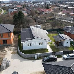 Skolaudovaná novostavba rodinného domu na Staromlynskej ul. v Nitre s pozemkom o výmere 645 m2