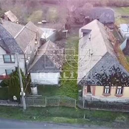 EXKLUZÍVNE Na predaj veľký pozemok pre INVESTOROV so starým domom, obec Čižatice