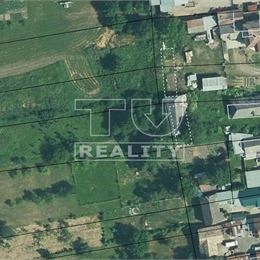 EXKLUZÍVNE Na predaj veľký pozemok pre INVESTOROV so starým domom, obec Čižatice