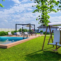 EXKLUZÍVNE Na predaj veľký pozemok pre INVESTOROV so starým domom, obec Čižatice