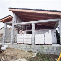 4-izbový rozostavaný rodinný dom s projektom, Andovce, 798m2