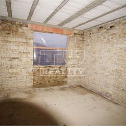 4-izbový rozostavaný rodinný dom s projektom, Andovce, 798m2