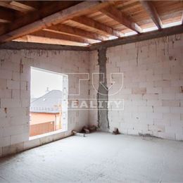 4-izbový rozostavaný rodinný dom s projektom, Andovce, 798m2