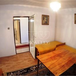 Dobrá cena: 4.izb.rodinný dom,po čiastočnej rekonštrukcii neďaleko centra obce ZÁVOD,pozemok 500 m2.