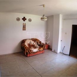 Dobrá cena: 4.izb.rodinný dom,po čiastočnej rekonštrukcii neďaleko centra obce ZÁVOD,pozemok 500 m2.