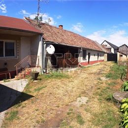 Dobrá cena: 4.izb.rodinný dom,po čiastočnej rekonštrukcii neďaleko centra obce ZÁVOD,pozemok 500 m2.
