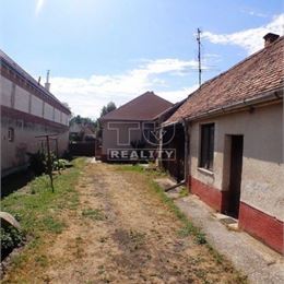 Dobrá cena: 4.izb.rodinný dom,po čiastočnej rekonštrukcii neďaleko centra obce ZÁVOD,pozemok 500 m2.