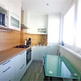 Na predaj komplet zrekonštruovaný 3 izbový byt v Poprade s výhľadom na Vysoké Tatry.