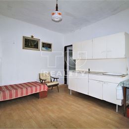 Na predaj starší 3 izbový rodinný dom ČAKAJOVCE okr. Nitra