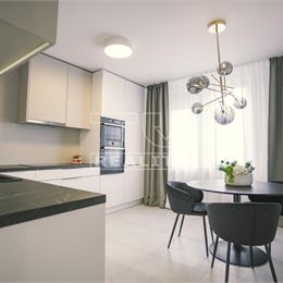 2-IZBOVÝ BYT,KOMPLETNÁ REKONŠTRUKCIA,RUŽINOV,LOGGIA,70m2