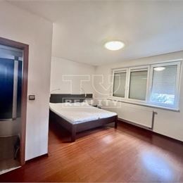 Veľký 3-izbový byt na Vajnorskej ulici v Bratislave