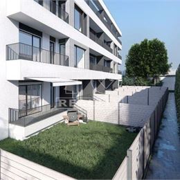 Na PREDAJ nový 3-izbový /164 m2/, nadštandartne riešený byt v úplnom centre mesta Lučenec, pre náročných.