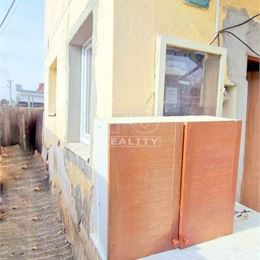 Zníženie ceny !! Na predaj skvelý domček /200 m2/ na dobrej adrese po čiastočnej rekonštrukcii v meste
