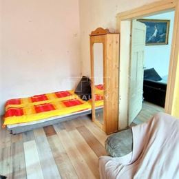 Zníženie ceny !! Na predaj skvelý domček /200 m2/ na dobrej adrese po čiastočnej rekonštrukcii v meste